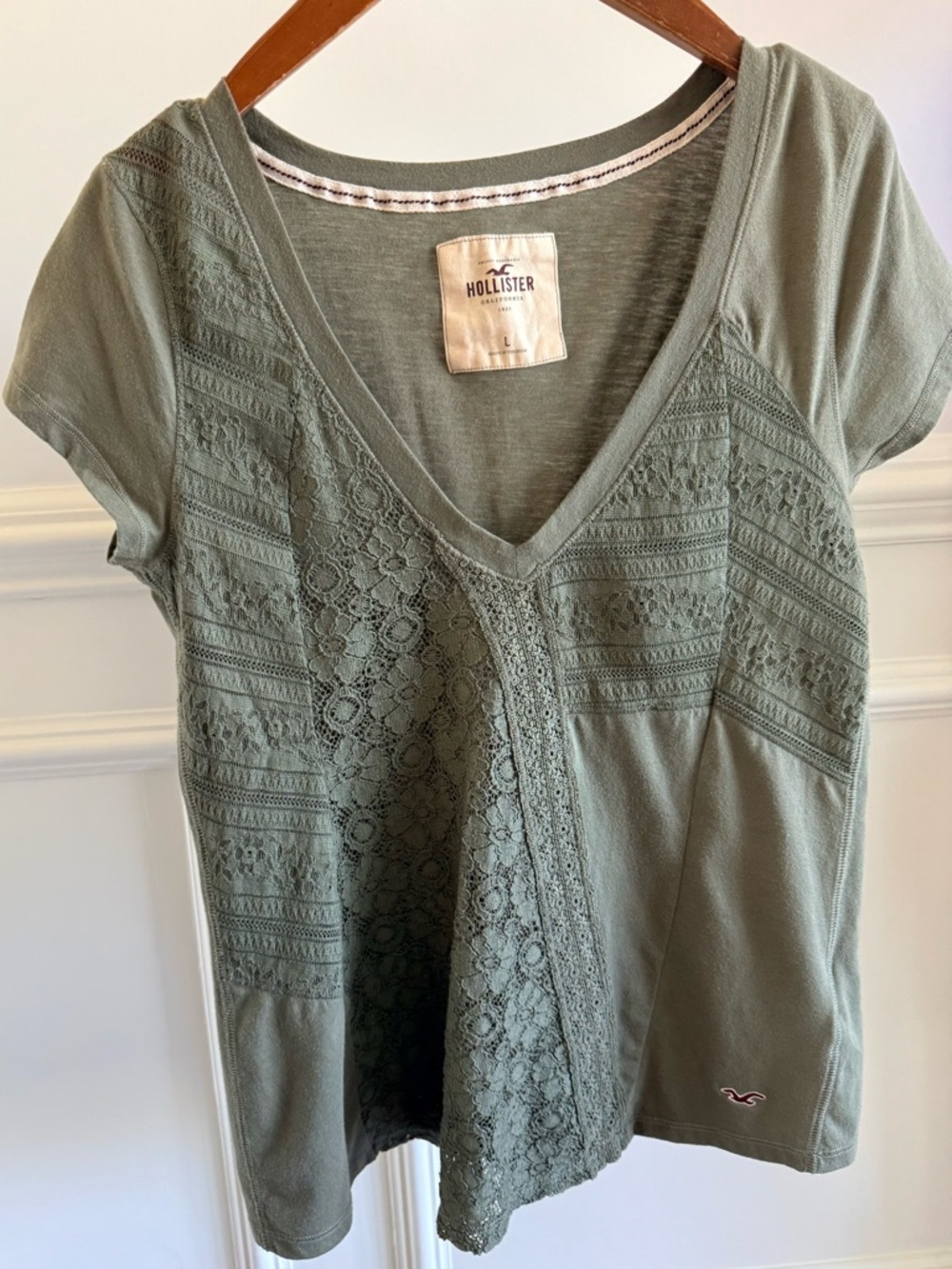 Hollister Women's Top Olive Green Lace-Trim V-Neck Tee Shirt Top Size L